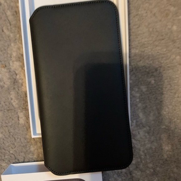Apple iPhone 11 Pro Max Leather Folio - Black - Picture 4 of 4